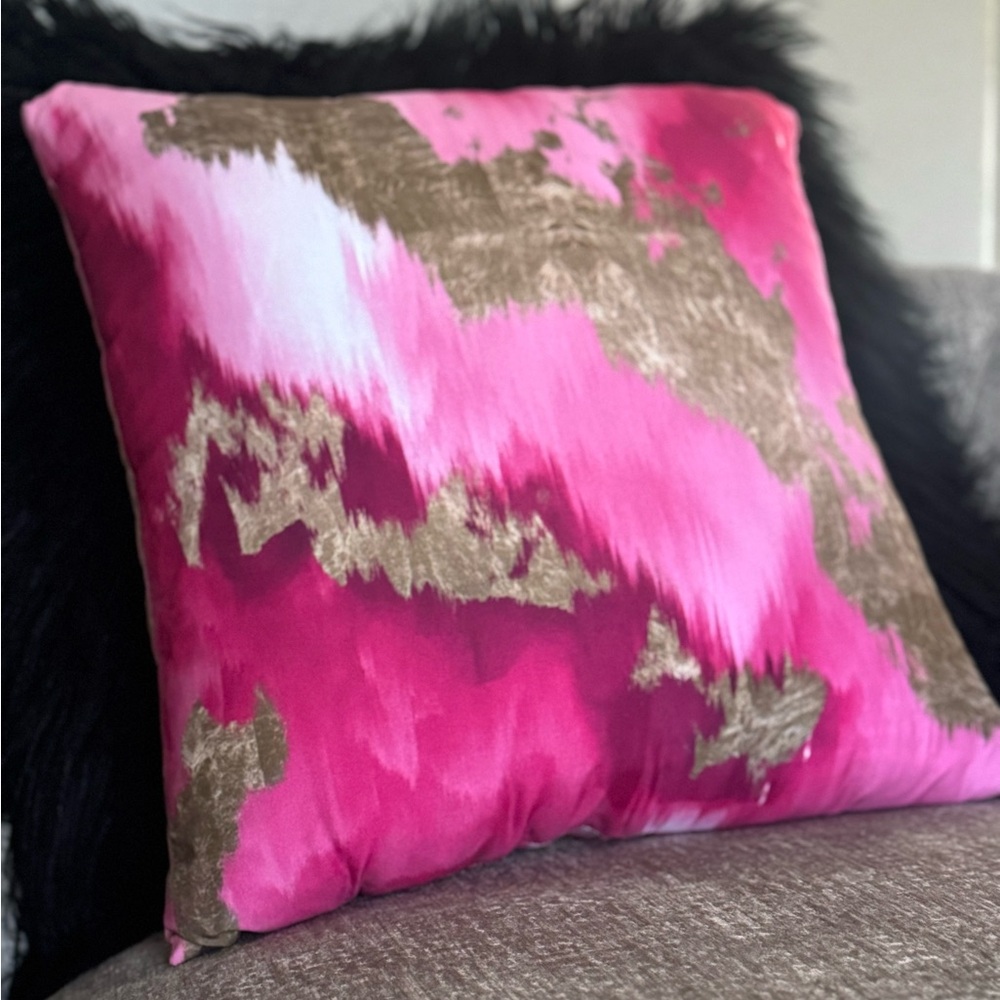 Abstract Pink & Gold Decorative Throw Pillow 'Vivanti
Gold'  NWOT
